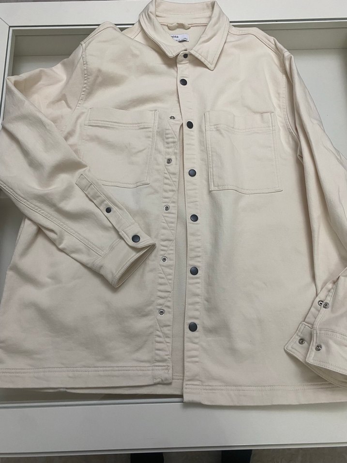 Bershka Bej Düğmeli Erkek Tişört — görsel 2/2