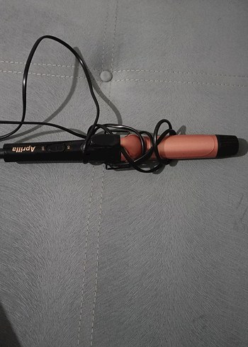 Bej ve siyah saç şekillendirici maşası aprilla 32 mm maşa