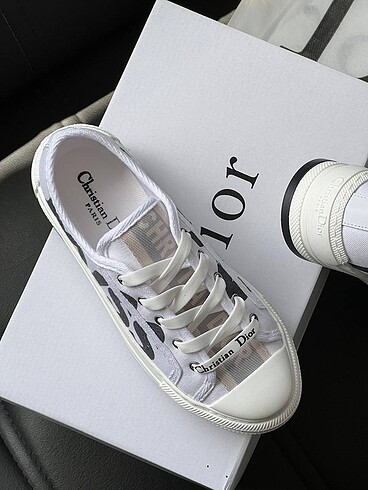 37 Beden beyaz Renk Dior ayakkabı