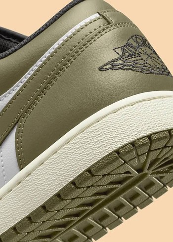 42 Beden Air Jordan 1 Low Black Toe Medium Olive