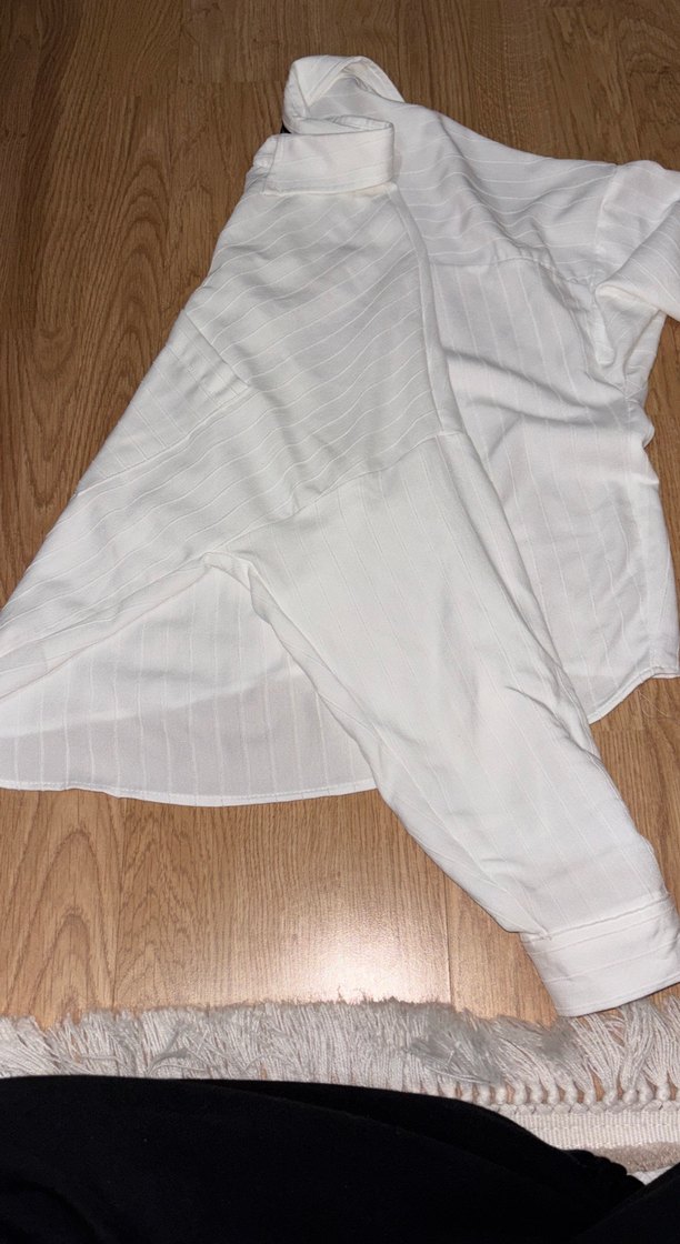 Beyaz Keten Düğmeli Kısa Kollu Gömlek - Görsel 3