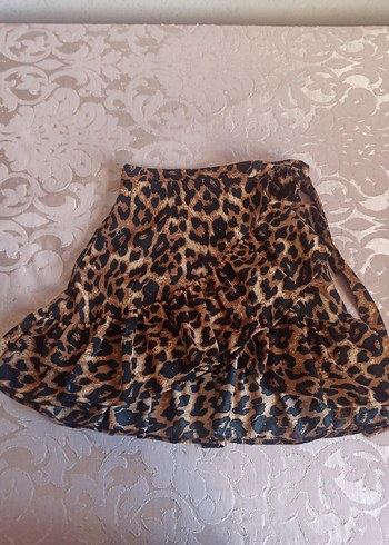 Leopar Desenli Fırfırlı Mini Etek marka temsili