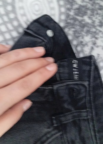 Sokak Stili Siyah Kemerli Bol Kesim Kadın Kot Pantolon - Görsel 2