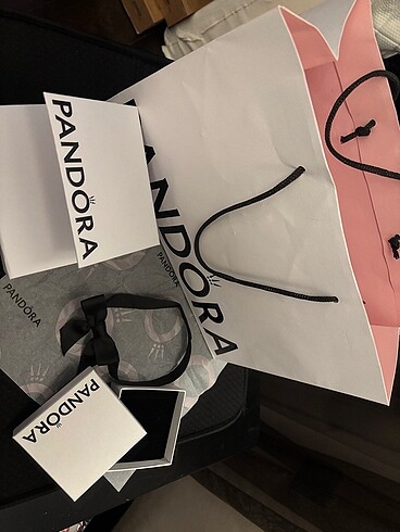 Pandora bileklik kutusu ve torba