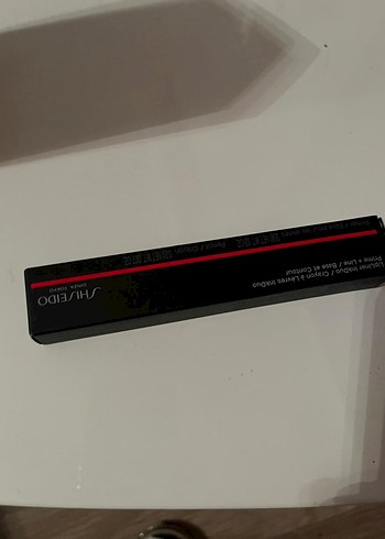 Bej Tonlu Koyu Renkli Ruj - Görsel 5