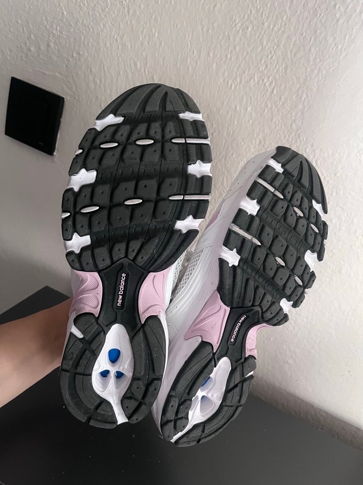 Beyaz Yılan Desenli Topuklu Spor Ayakkabı - Görsel 2