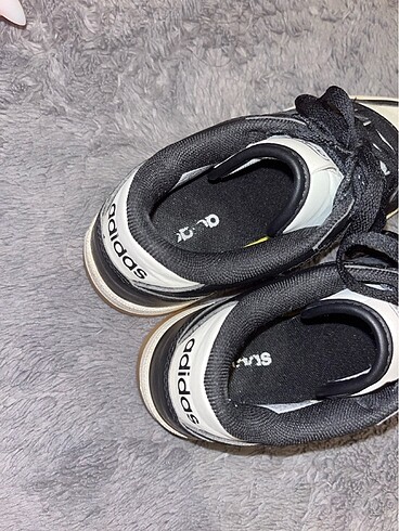 36 Beden Adidas Spor Ayakkabı