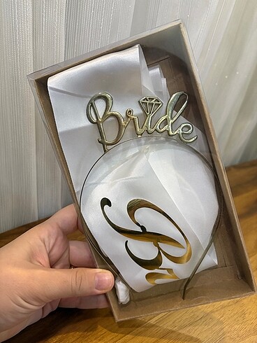 Gold bride ( gelin ) taç ve kuşak bride to be yazılı