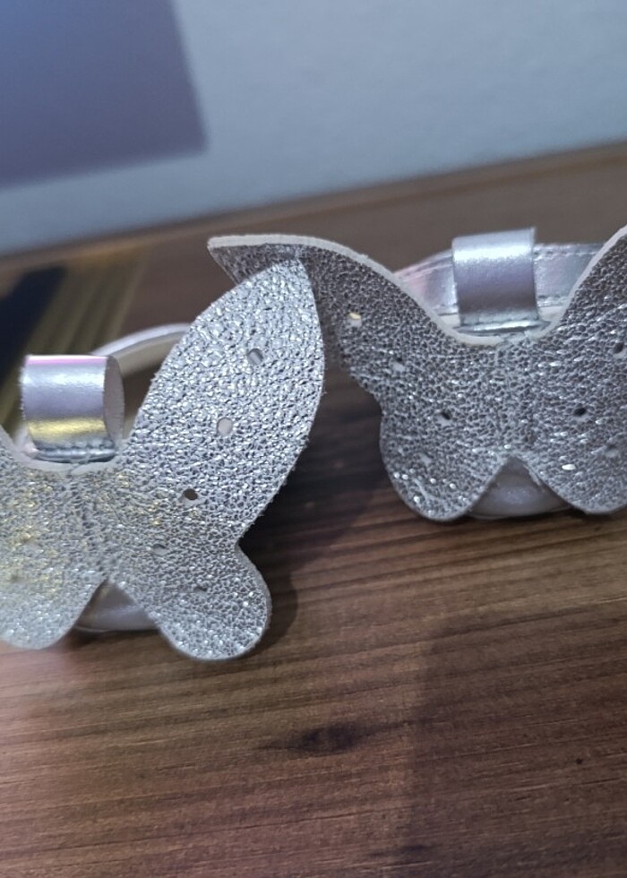 Gümüş abiye kelebekli bebek ayakkabısı - Görsel 2