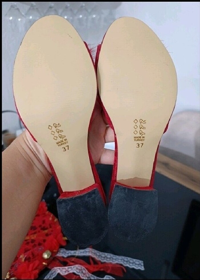 Çeyizlik tüylü kırmızı topuklu terlik - Görsel 2