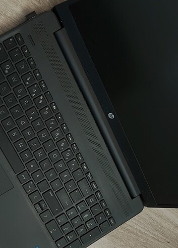 Beden Renk HP 15 laptop 8 ram-4 gb ekran kartı-1 tb hardisk ssd