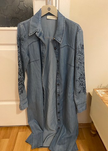 Gri Nakışlı Uzun Kadın Denim Ceket