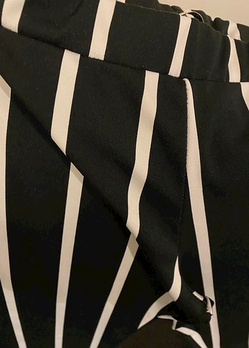 Kadın Siyah Çizgili Pileli Kumaş Pantolon - Görsel 2