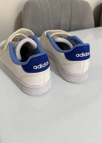 33 Beden beyaz Renk Beyaz Adidas Erkek Çocuk Spor Ayakkabı