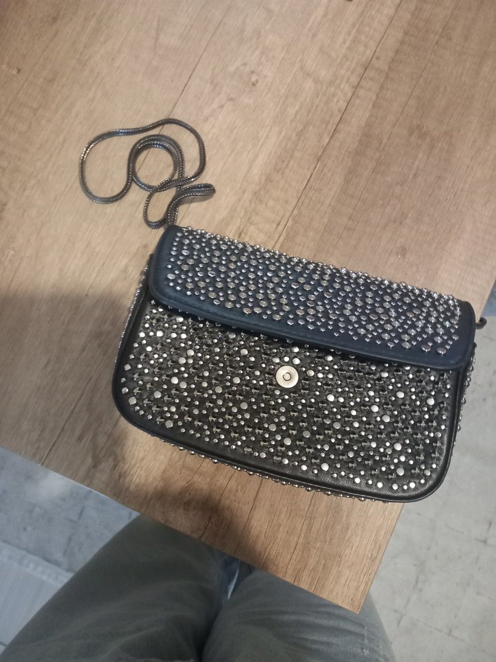 Siyah Deri Zincirli ve Tokalı Kadın Çanta - Görsel 2