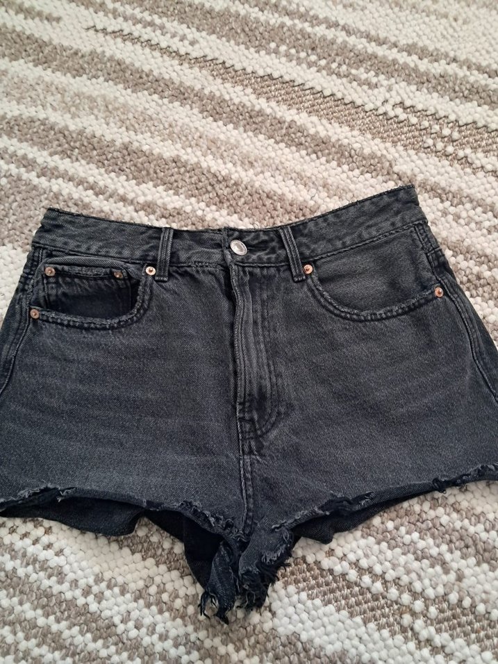 Siyah Yırtık Mini Kot Şort - Görsel 2