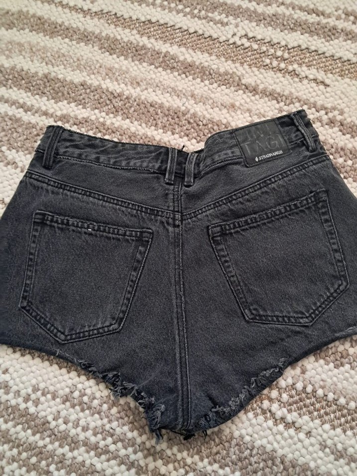 Siyah Yırtık Mini Kot Şort - Görsel 3