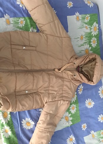 Bej Kapüşonlu Kadın Kışlık Mont