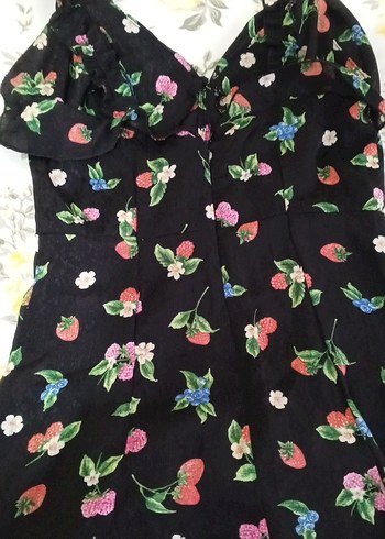 Zara Çiçek Desenli Midi Askısız Elbise
