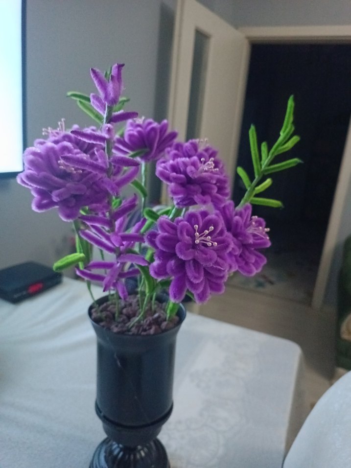 Mor Kadife Çiçekli Siyah Vazo - Görsel 3