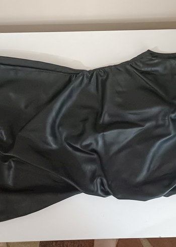 Bershka Siyah Suni Deri Drapeli Mini Elbise