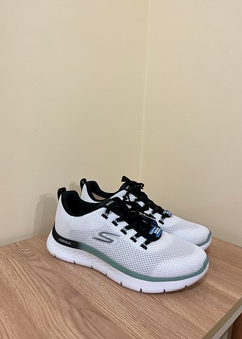 Beyaz Kadın Spor Ayakkabı Siyah Bağcıklı - Görsel 2