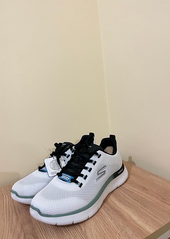 Beyaz Kadın Spor Ayakkabı Siyah Bağcıklı - Görsel 3