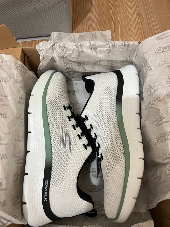 Beyaz Kadın Spor Ayakkabı Siyah Bağcıklı - Görsel 5