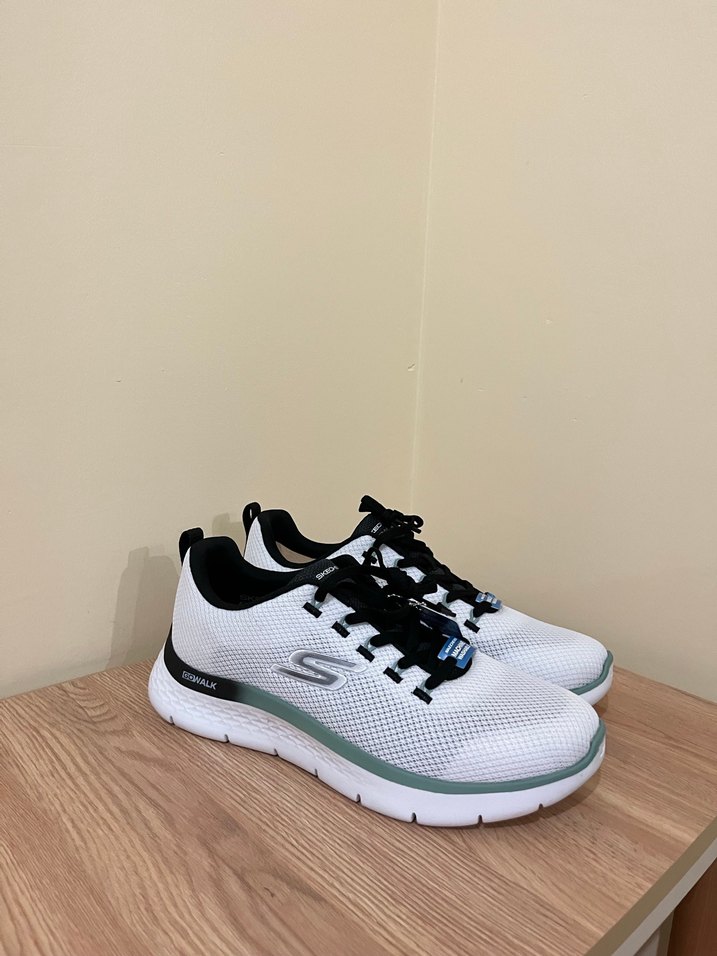 Beyaz Kadın Spor Ayakkabı Siyah Bağcıklı - Görsel 2