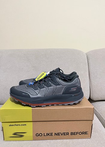 Skechers 42.5