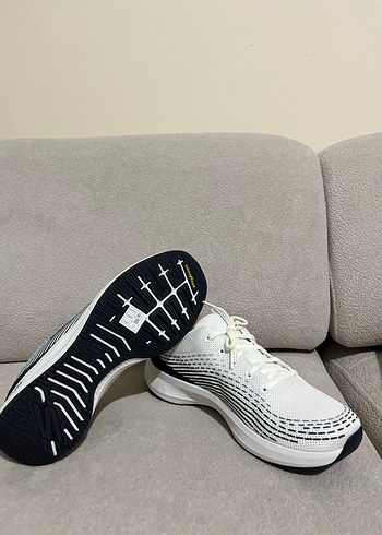 Beyaz Elastik Bağcıklı Kadın Spor Ayakkabı - Görsel 3