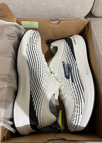 Beyaz Elastik Bağcıklı Kadın Spor Ayakkabı - Görsel 4