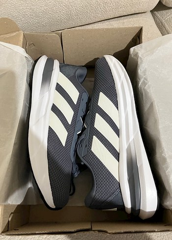 Gri Adidas Erkek Koşu ve Antrenman Ayakkabısı - Görsel 4