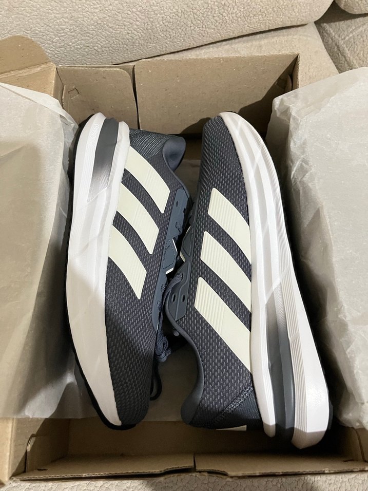 Gri Adidas Erkek Koşu ve Antrenman Ayakkabısı - Görsel 4