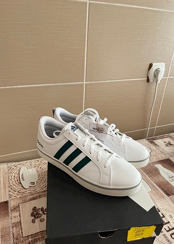 Erkek Beyaz Adidas Spor Ayakkabı