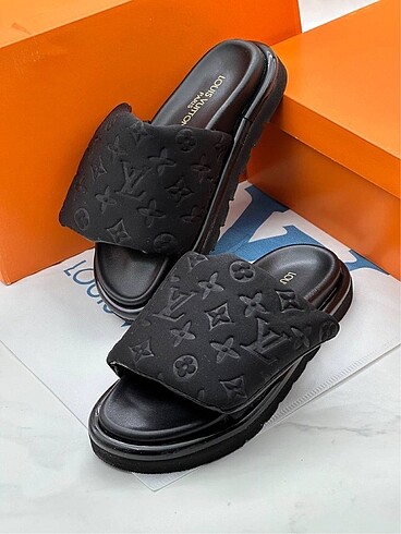 39 Beden Louis Vuitton Pool Pillow Terlik