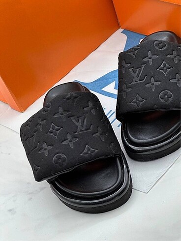39 Beden siyah Renk Louis Vuitton Pool Pillow Terlik