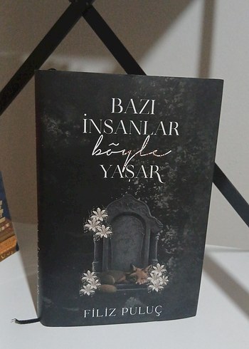 Bazı İnsanlar Böyle Yaşar - Filiz Puluç