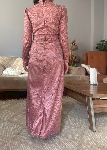 Pembe Nakışlı Uzun Kollu Uzun Abiye Elbise - Görsel 2
