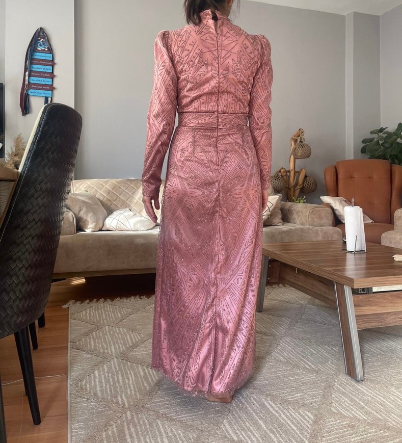Pembe Nakışlı Uzun Kollu Uzun Abiye Elbise - Görsel 3