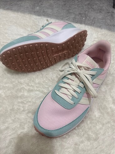 38 Beden Orjinal adidas spor ayakkabı