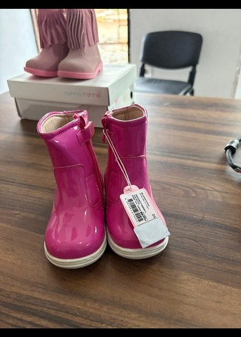 Kız Çocuk Parlak Pembe Lastik Bot - Görsel 3