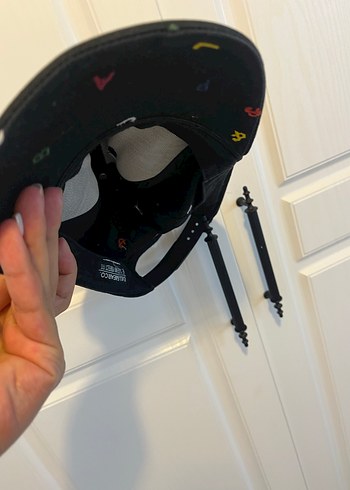 Pull and Bear Renkli Harf Desenli Şapka - Görsel 2