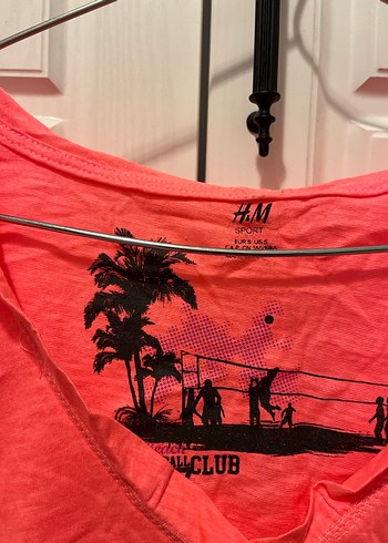 Kapüşonlu V Yakalı Kısa Kollu Kadın Tişört - Görsel 4