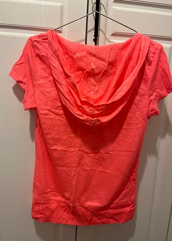 Kapüşonlu V Yakalı Kısa Kollu Kadın Tişört - Görsel 2