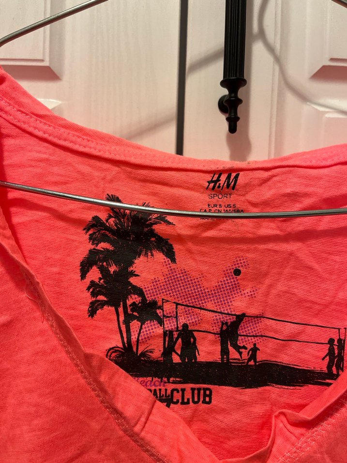 Kapüşonlu V Yakalı Kısa Kollu Kadın Tişört - Görsel 4