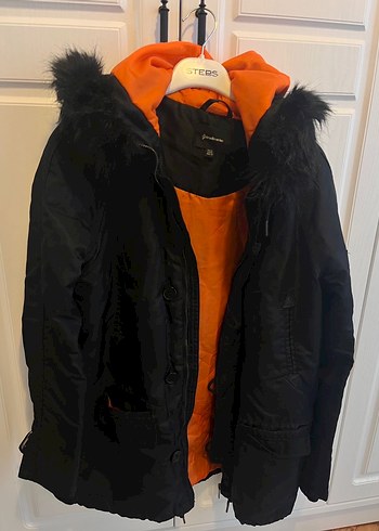 Siyah Kapüşonlu Kadın Mont - Görsel 2