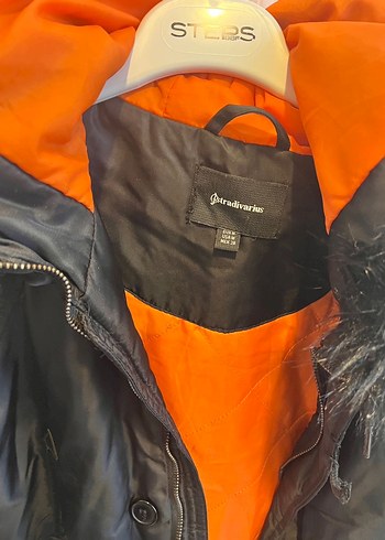 Siyah Kapüşonlu Kadın Mont - Görsel 3