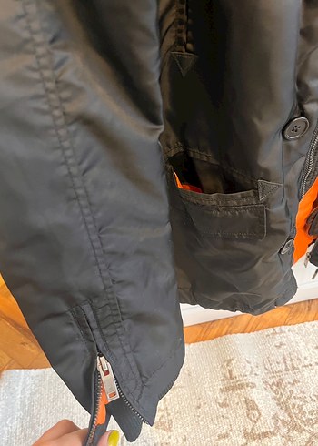 Siyah Kapüşonlu Kadın Mont - Görsel 4