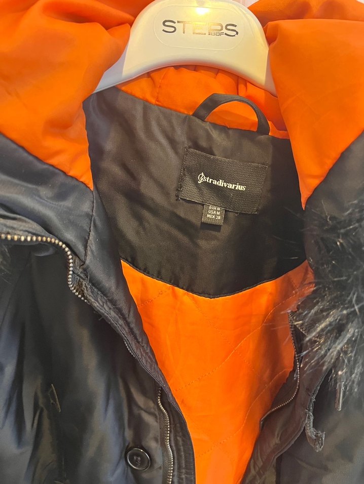 Siyah Kapüşonlu Kadın Mont - Görsel 3